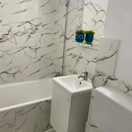 Garsoniera 552 *