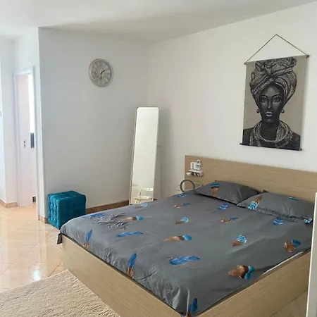 Апартаменти Garsoniera 552 Бухарест
